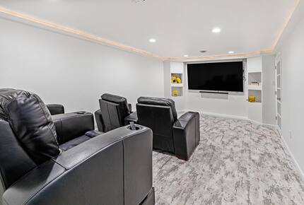 Refined Hamptons Escape with Expansive Entertaining Spaces - Water Mill, New York