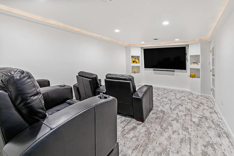 Refined Hamptons Escape with Expansive Entertaining Spaces - Water Mill, New York