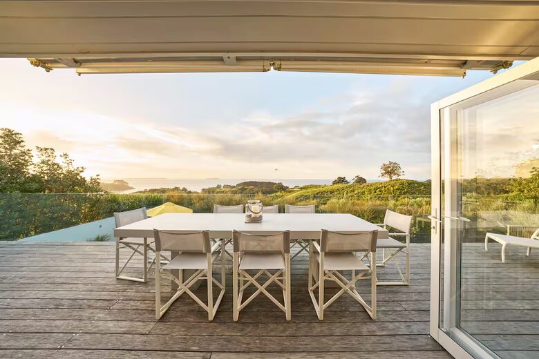 Sophisticated Island Living with Spa & Sun Decks - Waiheke Island, New Zealand