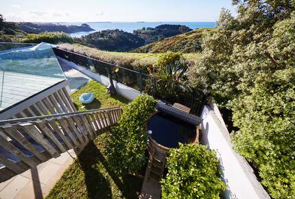 Sophisticated Island Living with Spa & Sun Decks - Waiheke Island, New Zealand