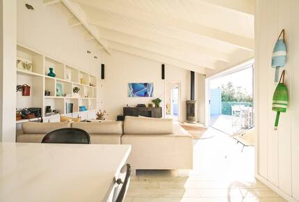 Sophisticated Island Living with Spa & Sun Decks - Waiheke Island, New Zealand