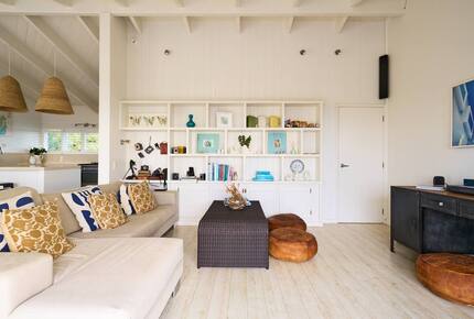 Sophisticated Island Living with Spa & Sun Decks - Waiheke Island, New Zealand