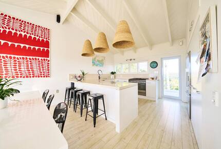 Sophisticated Island Living with Spa & Sun Decks - Waiheke Island, New Zealand