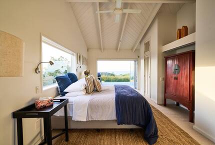 Sophisticated Island Living with Spa & Sun Decks - Waiheke Island, New Zealand