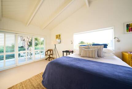 Sophisticated Island Living with Spa & Sun Decks - Waiheke Island, New Zealand
