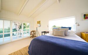 Sophisticated Island Living with Spa & Sun Decks - Waiheke Island, New Zealand