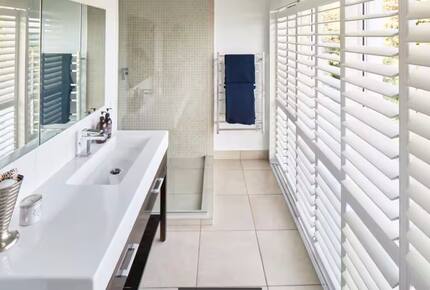 Sophisticated Island Living with Spa & Sun Decks - Waiheke Island, New Zealand