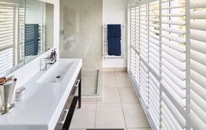 Sophisticated Island Living with Spa & Sun Decks - Waiheke Island, New Zealand