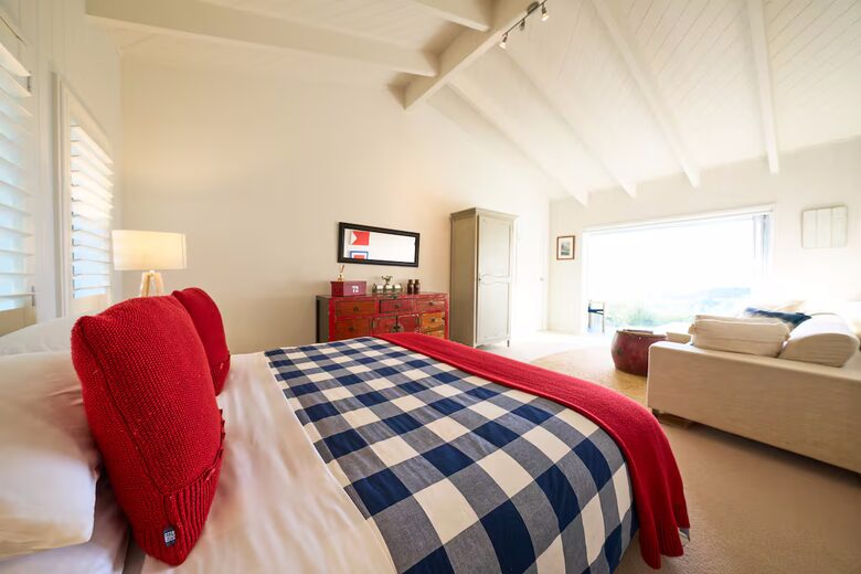 Sophisticated Island Living with Spa & Sun Decks - Waiheke Island, New Zealand