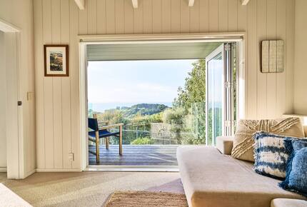 Sophisticated Island Living with Spa & Sun Decks - Waiheke Island, New Zealand