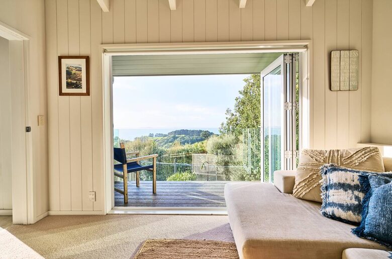 Sophisticated Island Living with Spa & Sun Decks - Waiheke Island, New Zealand