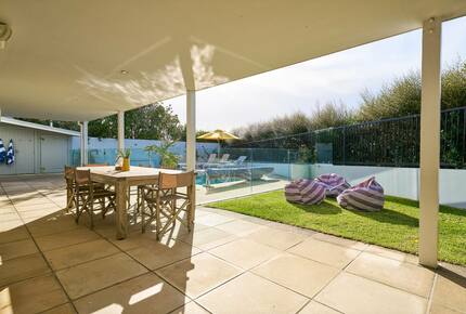 Sophisticated Island Living with Spa & Sun Decks - Waiheke Island, New Zealand