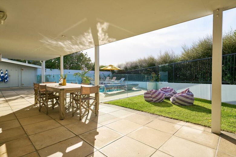 Sophisticated Island Living with Spa & Sun Decks - Waiheke Island, New Zealand