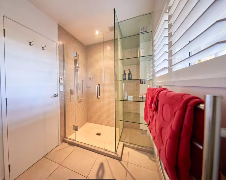 Sophisticated Island Living with Spa & Sun Decks - Waiheke Island, New Zealand