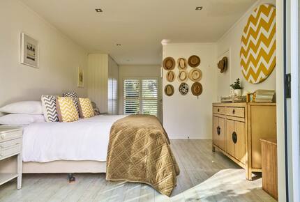 Sophisticated Island Living with Spa & Sun Decks - Waiheke Island, New Zealand