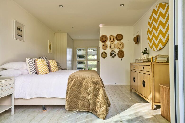 Sophisticated Island Living with Spa & Sun Decks - Waiheke Island, New Zealand