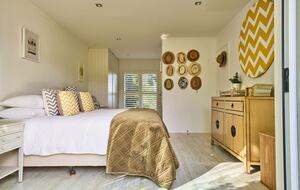 Sophisticated Island Living with Spa & Sun Decks - Waiheke Island, New Zealand