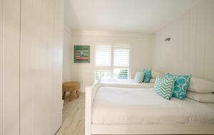 Sophisticated Island Living with Spa & Sun Decks - Waiheke Island, New Zealand