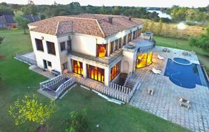 Vaal-Villa | Vintage Style Farmhouse - Vanderbijlpark, South Africa