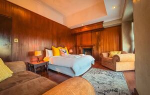 Vaal-Villa | Vintage Style Farmhouse - Vanderbijlpark, South Africa