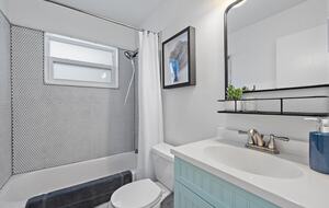 Sunny Sarasota Retreat Near Beaches & Downtown - Sarasota, Florida