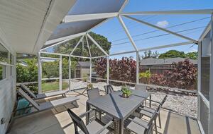 Sunny Sarasota Retreat Near Beaches & Downtown - Sarasota, Florida