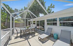 Sunny Sarasota Retreat Near Beaches & Downtown - Sarasota, Florida