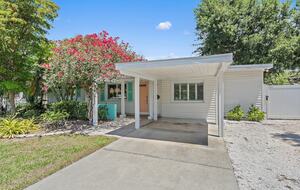 Sunny Sarasota Retreat Near Beaches & Downtown - Sarasota, Florida