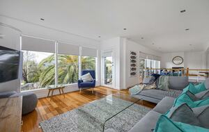 Blairgowrie Front Beach House | Refined Coastal Retreat Steps from the Sea - Blairgowrie, Australia