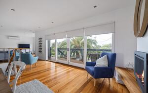 Blairgowrie Front Beach House | Refined Coastal Retreat Steps from the Sea - Blairgowrie, Australia