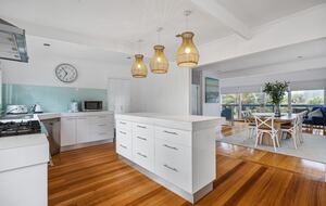 Blairgowrie Front Beach House | Refined Coastal Retreat Steps from the Sea - Blairgowrie, Australia