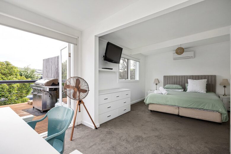 Blairgowrie Front Beach House | Refined Coastal Retreat Steps from the Sea - Blairgowrie, Australia