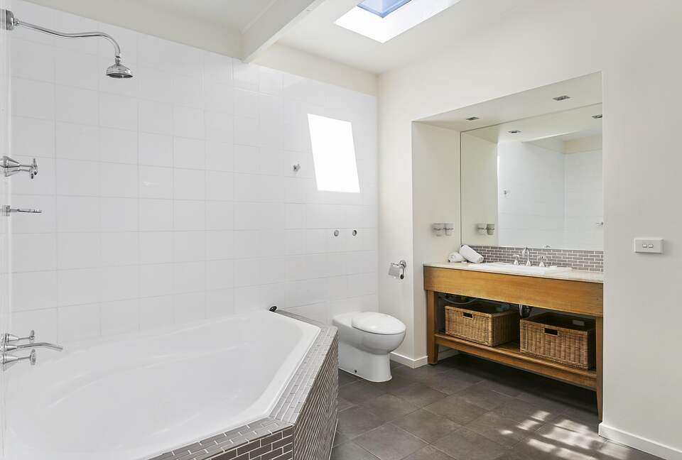 Blairgowrie Front Beach House | Refined Coastal Retreat Steps from the Sea - Blairgowrie, Australia