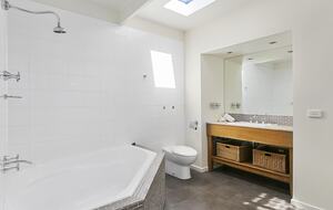 Blairgowrie Front Beach House | Refined Coastal Retreat Steps from the Sea - Blairgowrie, Australia