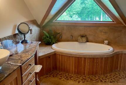 Charming Guest House on a 200/Acre Gated Estate - Middletown, Connecticut