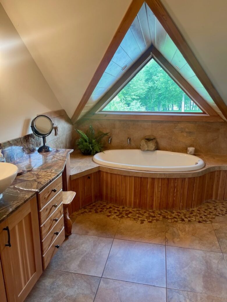 Charming Guest House on a 200/Acre Gated Estate - Middletown, Connecticut