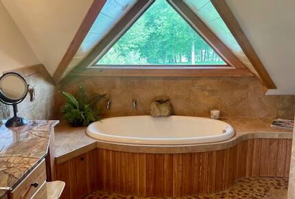 Charming Guest House on a 200/Acre Gated Estate - Middletown, Connecticut