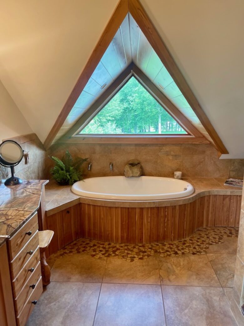 Charming Guest House on a 200/Acre Gated Estate - Middletown, Connecticut