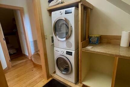 Charming Guest House on a 200/Acre Gated Estate - Middletown, Connecticut