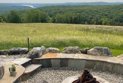 Charming Guest House on a 200/Acre Gated Estate - Middletown, Connecticut