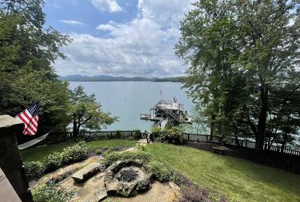 Sophisticated Mountain-View Haven on Lake Blue Ridge - Morganton, Georgia