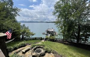 Sophisticated Mountain-View Haven on Lake Blue Ridge - Morganton, Georgia
