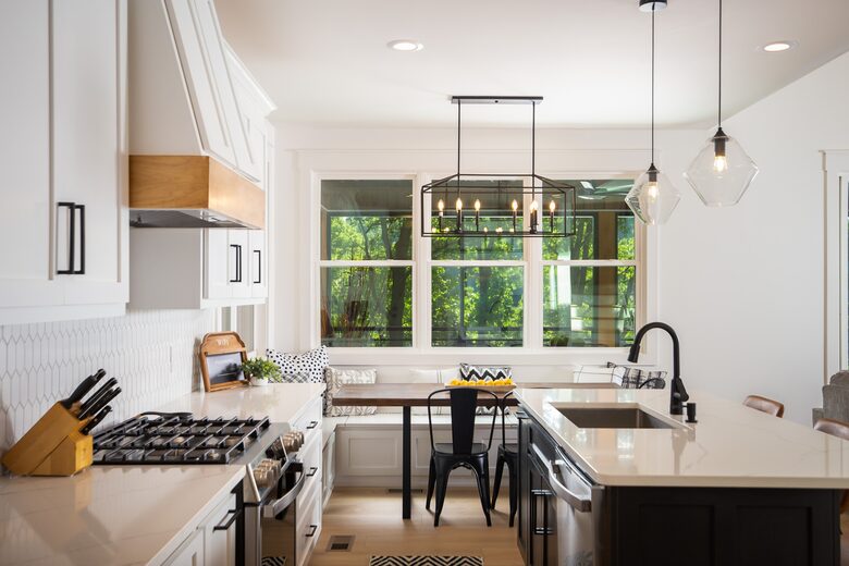 Elegant Retreat Overlooking Wilson Lake - Florence, Alabama