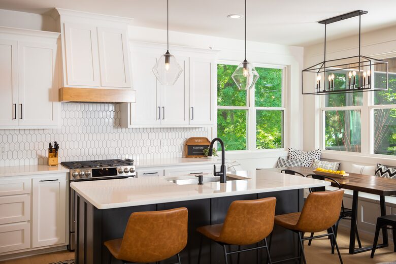 Elegant Retreat Overlooking Wilson Lake - Florence, Alabama