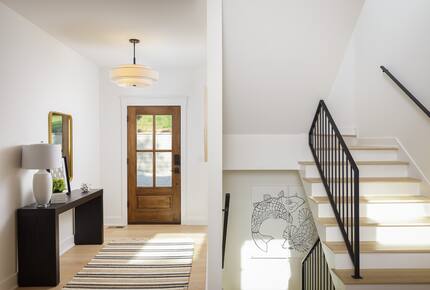 Elegant Retreat Overlooking Wilson Lake - Florence, Alabama