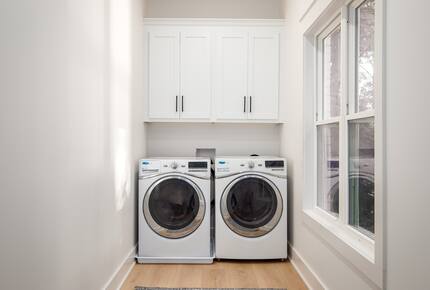 Elegant Retreat Overlooking Wilson Lake - Florence, Alabama