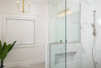 Elegant Retreat Overlooking Wilson Lake - Florence, Alabama