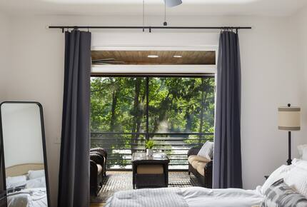 Elegant Retreat Overlooking Wilson Lake - Florence, Alabama