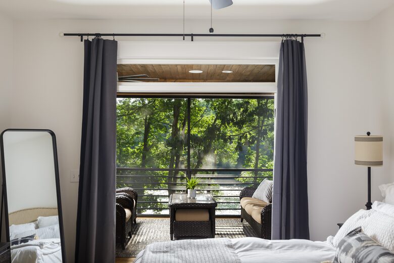 Elegant Retreat Overlooking Wilson Lake - Florence, Alabama