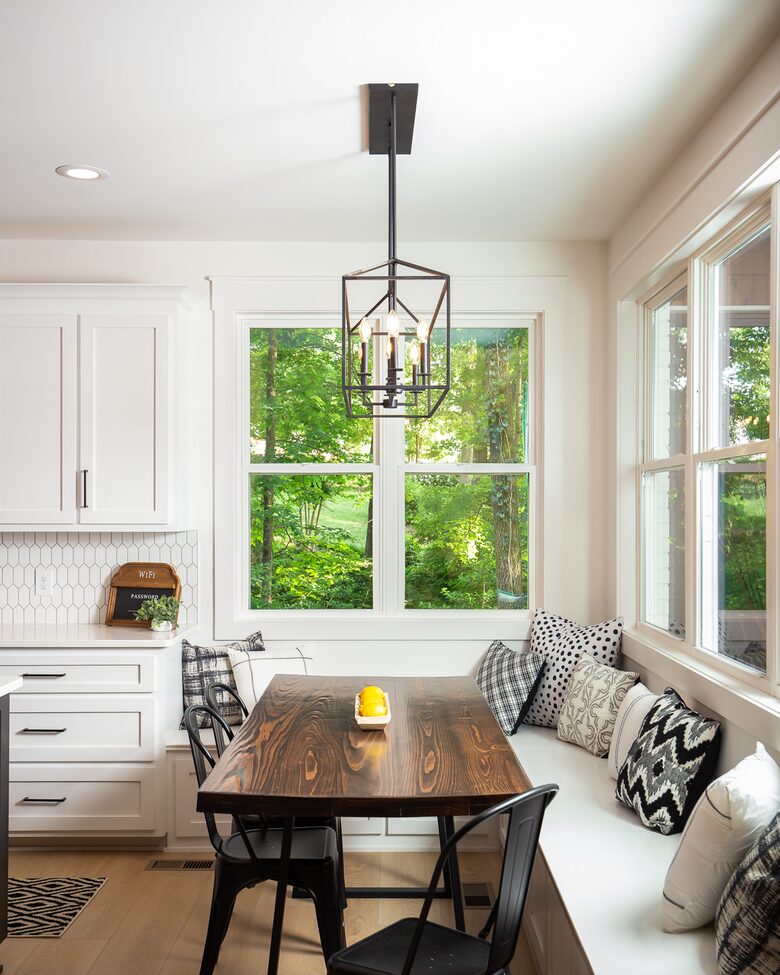 Elegant Retreat Overlooking Wilson Lake - Florence, Alabama